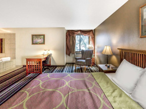 Super 8 By Wyndham Airport I90