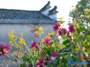 September Huizhou Inn