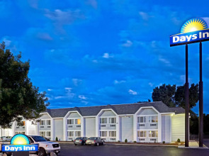 BridgePointe Inn & Suites