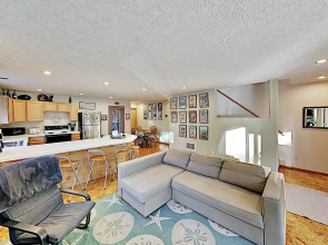 4br W/ Deck - Steps To The Beach! 4 Bedroom Home