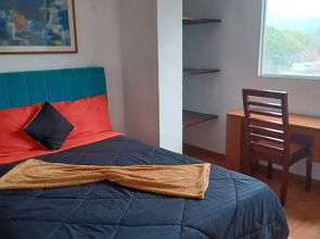 Room in Guest Room - Charming and Cozy Stay in Bogotá's Heart Perfect for Travelling Families!