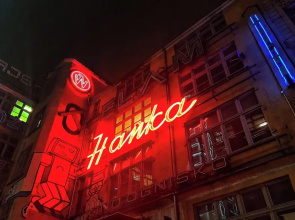 Neon 45 Apartment - ProperUNIT
