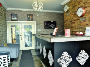 Royal Vantage Hotel and Suites