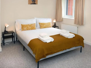 City centre 4 bedroom town house with parking