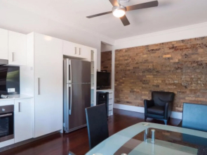 Hampton Court Apartments