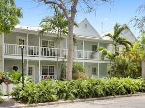 A Barefoot Retreat by AvantStay Great Location w Patio Outdoor Dining and Shared Pool Week Long Stays