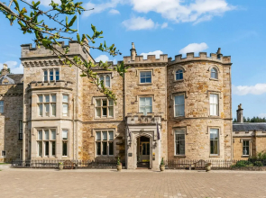 Crossbasket Castle Hotel & Restaurant