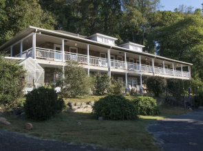 Calhoun House Inn & Suites