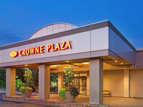 Crowne Plaza Hotel Chicago-Northbrook