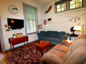 Arcade 15 2 Bedroom Condo by Redawning
