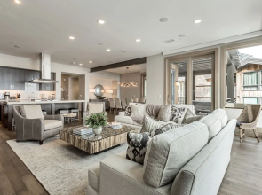 Platinum Two Bedroom 2 Apartment Hotel by RedAwning