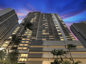 Deluxe Waikiki Condo Pool View FREE Parking & Wi-Fi by Koko Resort Vacation Rentals