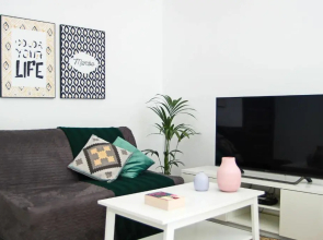 Phaedrus Living: Seaside Luxury Flat Natalia House 102