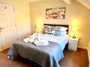 Beautiful 3-bedroom house, city centre, parking