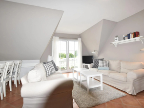 Large, Comfortable Apartment by the sea