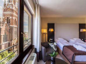 Lions Garden Hotel