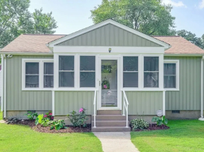 < 1 Mi to Colonial Beach: Coastal Gem w/ 2 Porches