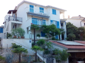 Apt for 3 people (best for a couple with a baby)