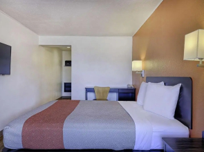 Motel 6 Sullivan, MO