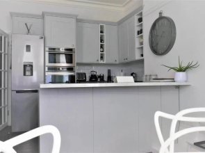 Beachfront SEA-VIEW apartment & BALCONY