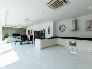 Kamala Contemporary 3 Bedrooms Pool Villa
