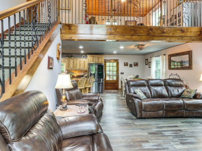 Ellijay Mtn Cabin w/ Hot Tub & Community Perks