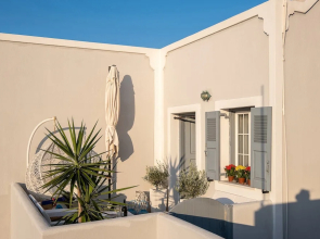 Paradise, Traditional Cycladic House
