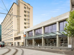 Central Stylish 1 Bedroom With Balcony and Air-con