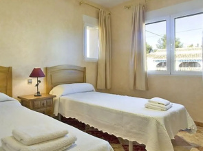 Villa - 8 Bedrooms with Pool and WiFi - 106437