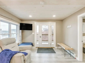 Cozy Maine Getaway: Covered Deck, Walk to Beach!