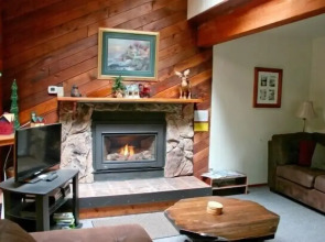 Mt. Baker Lodging Cabin 26 (Sleeps 8)
