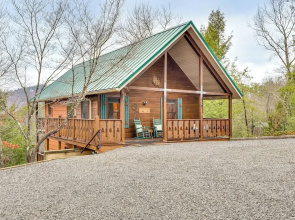 2-tier Deck & Hot Tub: Quiet Sevierville Cabin