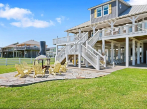 Trinidad Beauty 4 Bedroom Home by RedAwning