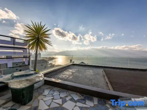 Dali glazed sea view resort hotel