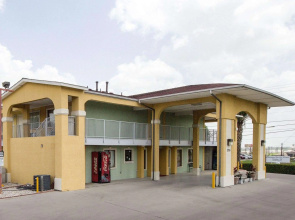 Econo Lodge Inn & Suites Downtown Northeast
