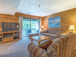 Seven Springs Stoneridge 3 Bedroom Deluxe Condo, Pet Friendly! by RedAwning
