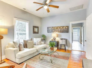 1 Mi to Dtwn Wilmington: Quiet Cottage w/ Deck