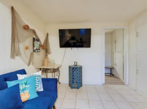 2 Blocks to Bay: Cabana Breeze' Rockport Rental!