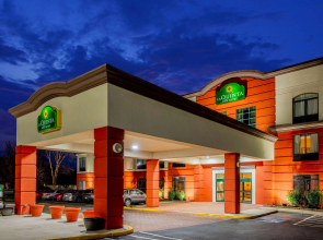 La Quinta Inn & Suites by Wyndham Mt. Laurel - Philadelphia