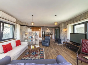 Eclectic Studio Apartment Near Sea in Bodrum