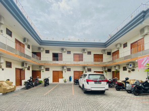 RedDoorz Plus near Cito Mall Surabaya