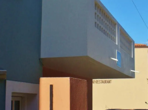 7 Days Studios & Apts