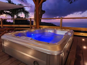 A Perle de vue : Appartement de charme Piscine & spa avec vues mer & forêt
