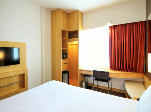 Отель ibis One Central Hotel