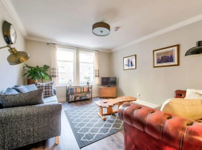 Beautifully Presented Flat, Close To City Centre