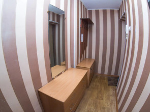 По суткам 33 на улице Горького 77