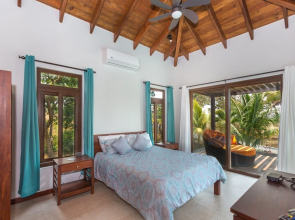 Prestigious Casa Atlas Home with Private Pool and Grill by Redawning