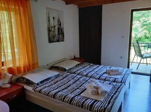 Holiday House Stipe