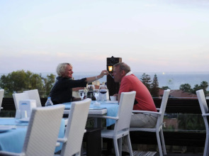 Joker Side Hill Suite Hotel