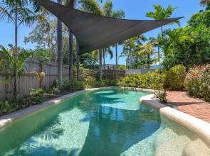 Modern 2 bedroom townhouse - Four Mile Beach Escapes
